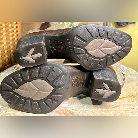 EUC Born “Capri” Leather and Suede Cowgirl Ankle Bootie Size 6.5/37 - Picture 12 of 13